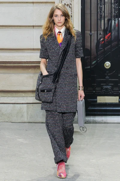 Look 3